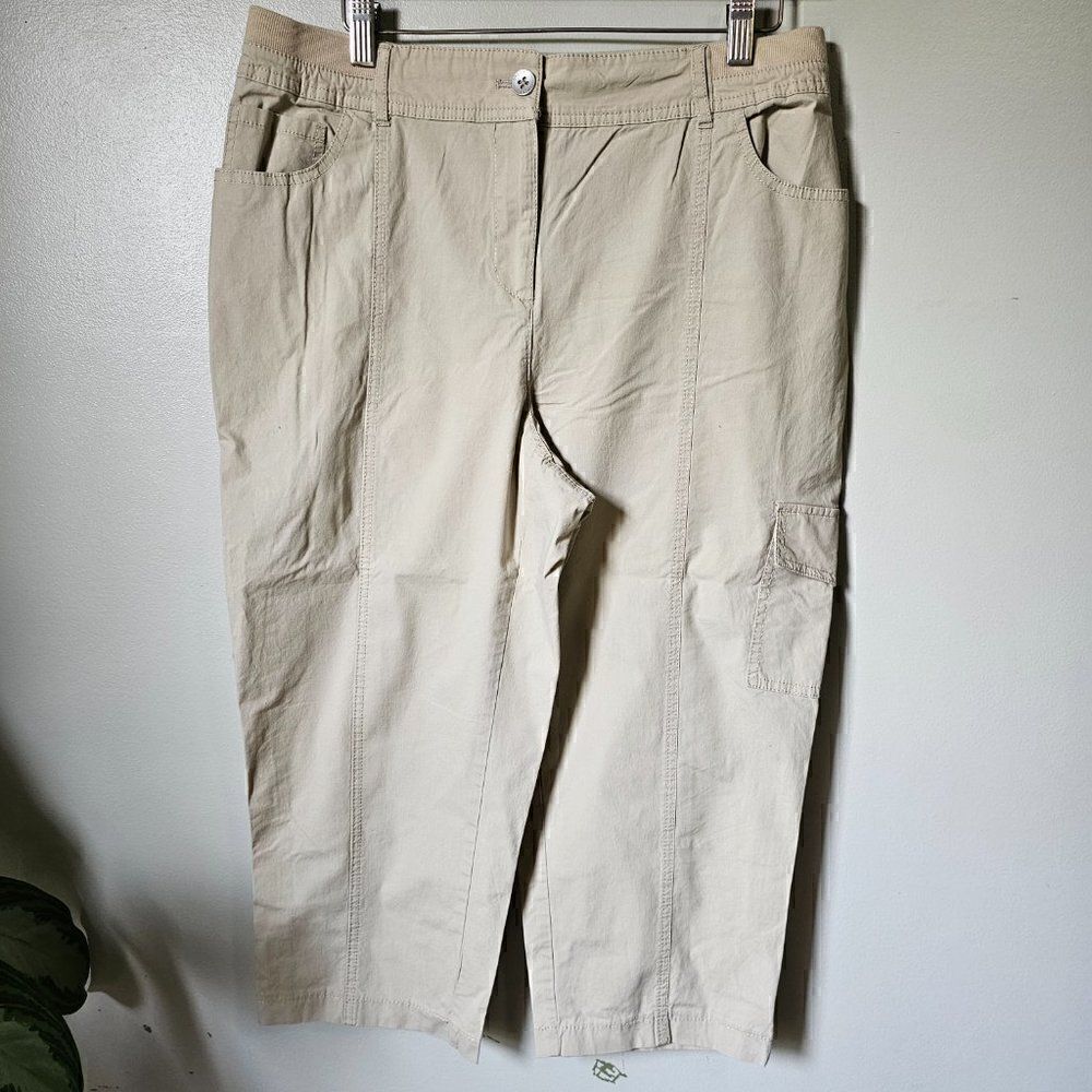EUC CHICO'S CARGO STYLE CAPRI PANTS SIZE 1 / US 10 / M